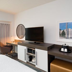 Zimmer mit Kingsize-Bett